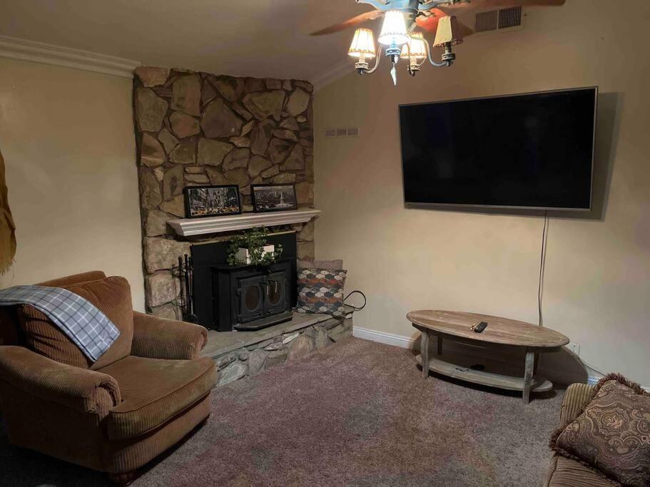 Peaceful & Cozy 3 Bedroom Ranch-Home W/Fireplace Hemet Dış mekan fotoğraf